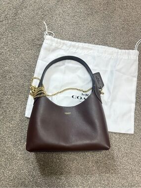 EUC Authentic Coach Brooklyn 23 in Maple